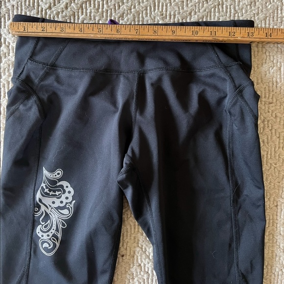 Athleta Capri Paisley Spandex Shorts - SP - Picture 6 of 8